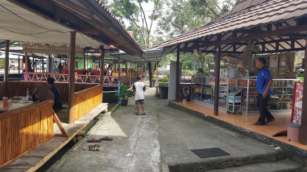 Putri Duyung Guest House Karangpandan Dış mekan fotoğraf