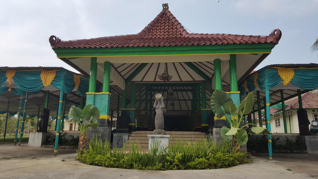 Putri Duyung Guest House Karangpandan Dış mekan fotoğraf