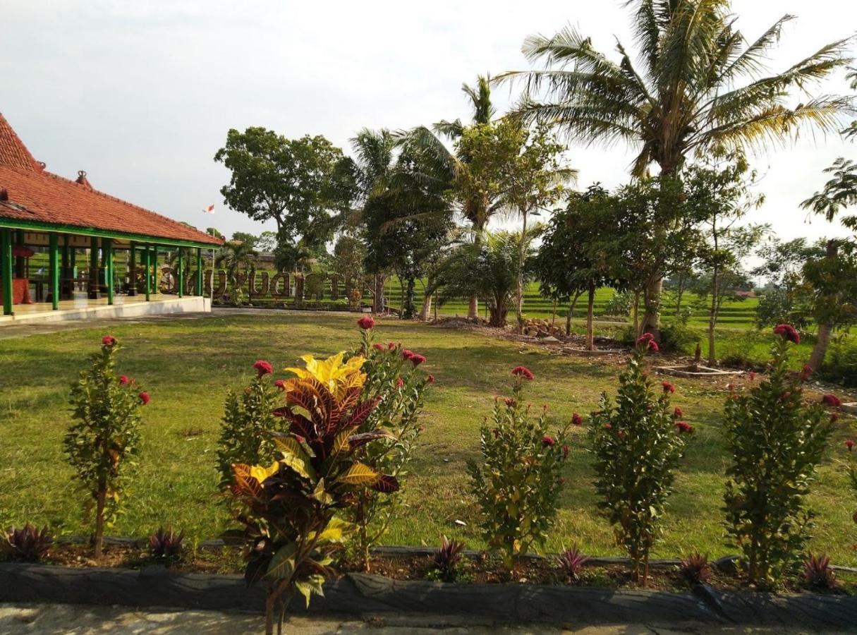 Putri Duyung Guest House Karangpandan Dış mekan fotoğraf