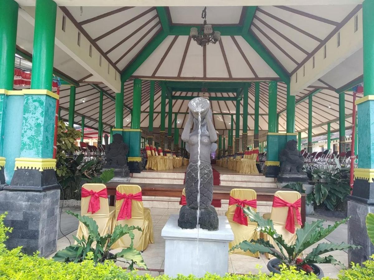 Putri Duyung Guest House Karangpandan Dış mekan fotoğraf